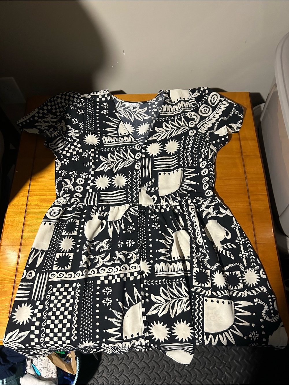 (3/$10) Reitmans Black & cream Printed tunic top